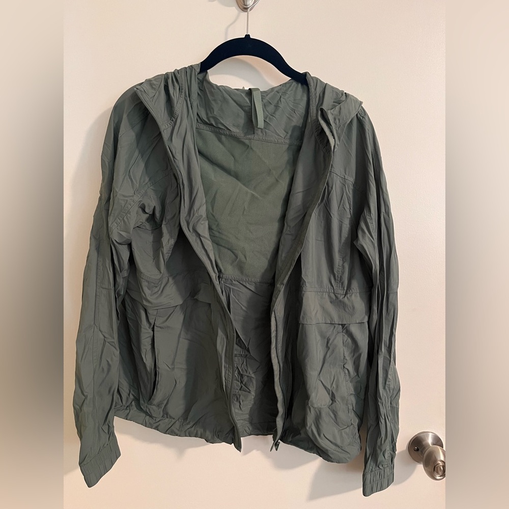 Lululemon Hood Lite packable wind breaker, Eucalyptus, size 8